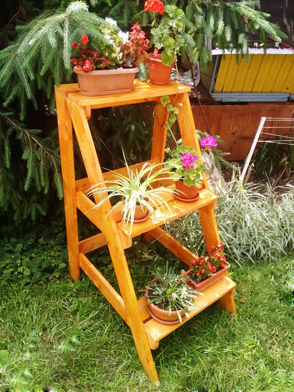 DIY Ladder Plant Stand | MyOutdoorPlans | Free Woodworking Plans and