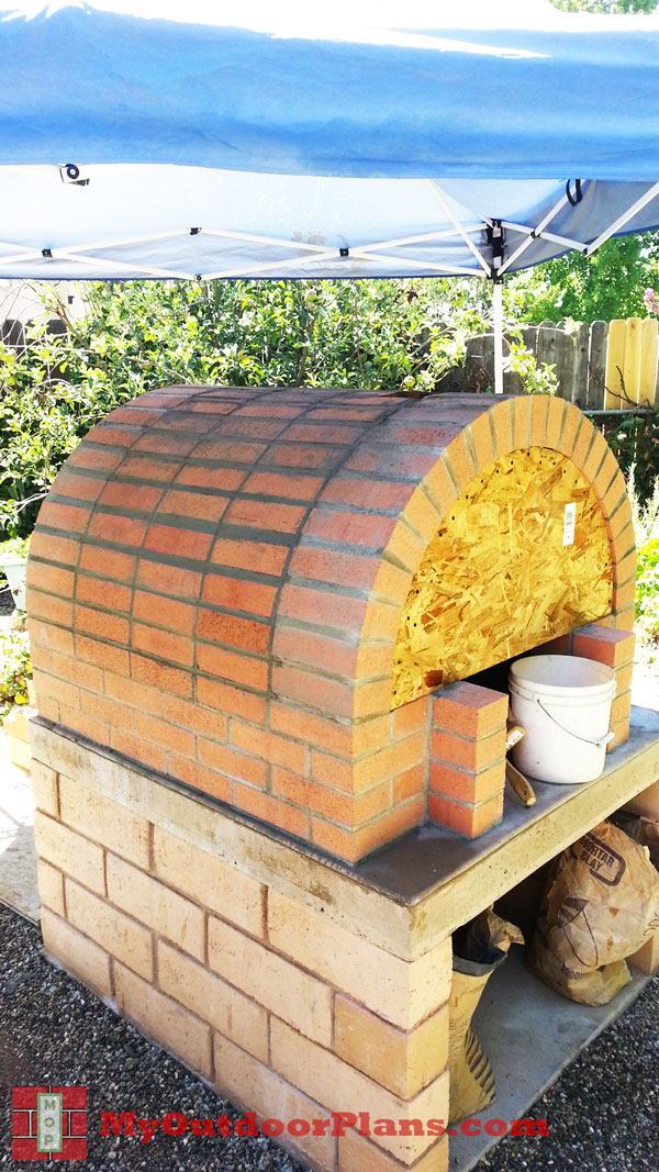 Building-the-brick-pizza-oven-dome