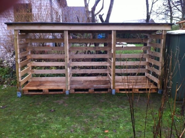 DIY Pallet Wood Shed