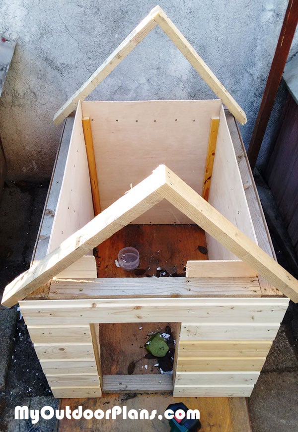 Fitting a dog house roof