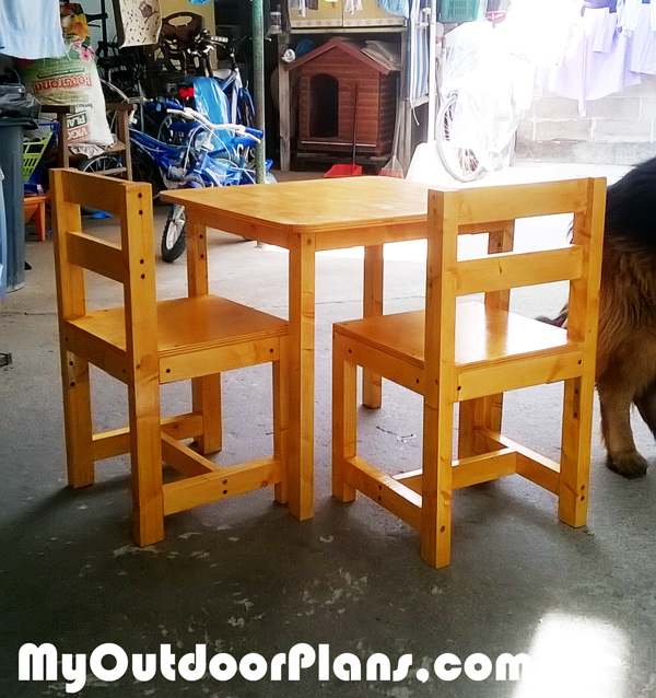 Build-a-kids-table-with-kids-chairs