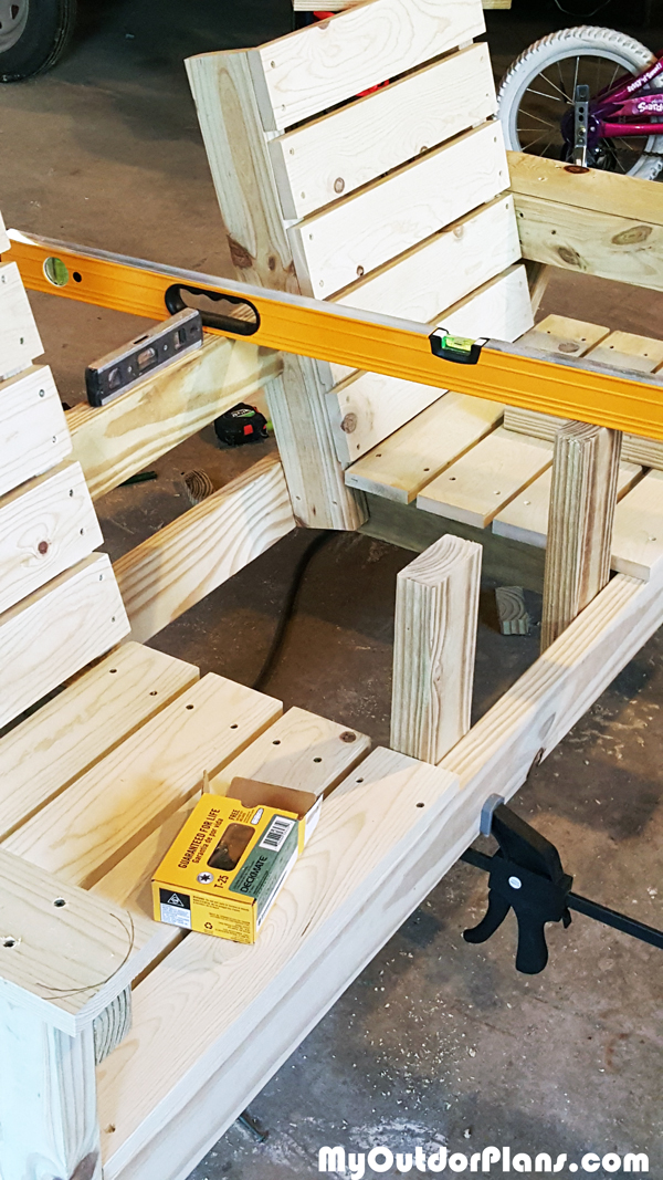 Assembling-the-bench-table