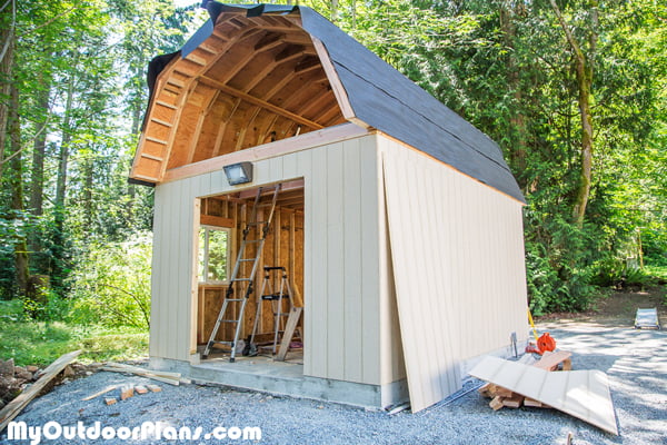 Building-the-barn-shed-roof