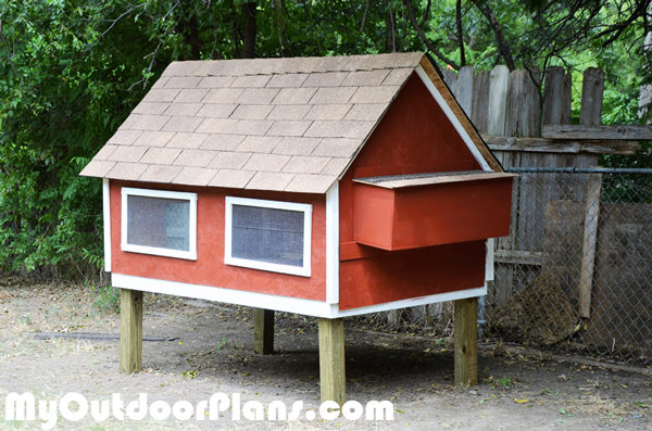DIY-Chicken-Coop-with-Nesting-Boxes