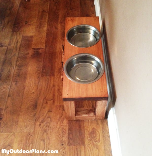 Build-a-dog-bowl-stand