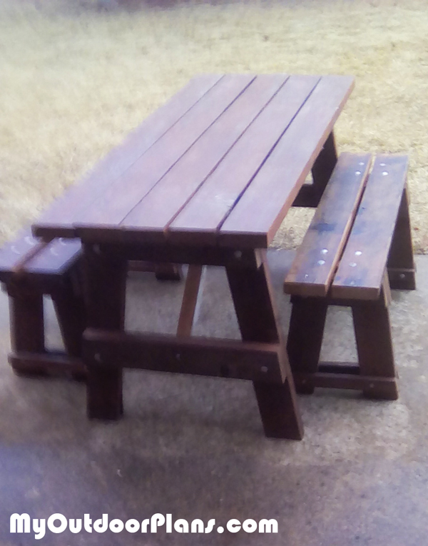 DIY-Picnic-table-with-benches