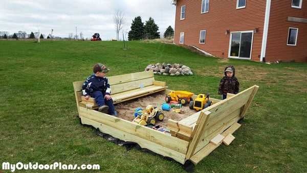 DIY-Wooden-Sandbox