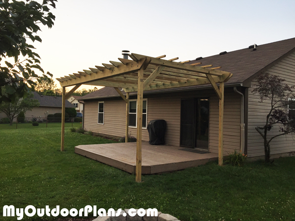 Building-a-12x16-pergola