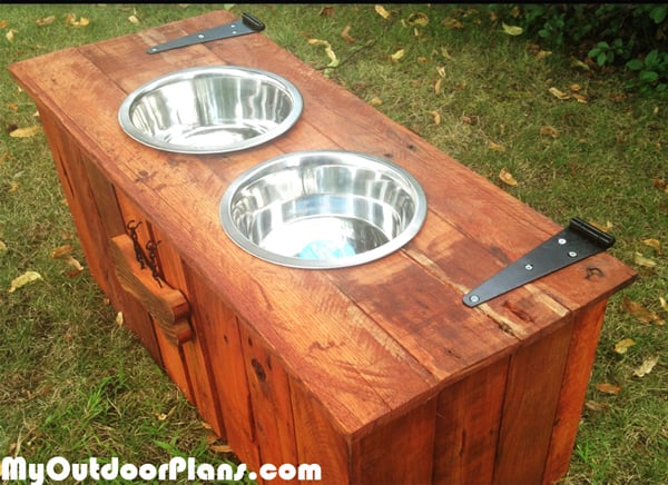 DIY-Food-&-Water-dog-tray-with-food-storage