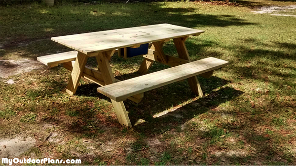 Picnic-table-with-ice-chest