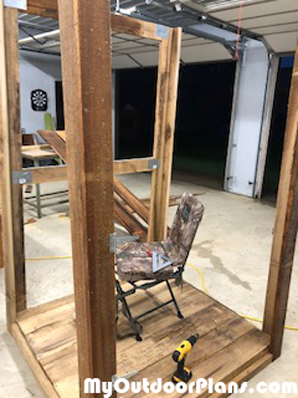 Building-the-frame-of-the-deer-stand