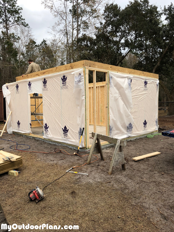 Building-the-frame-of-the-gambrel-shed