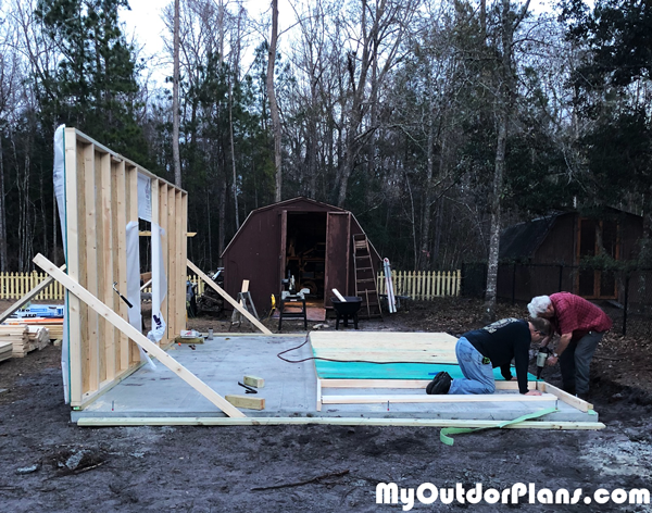 Building-the-frame-of-the-shed