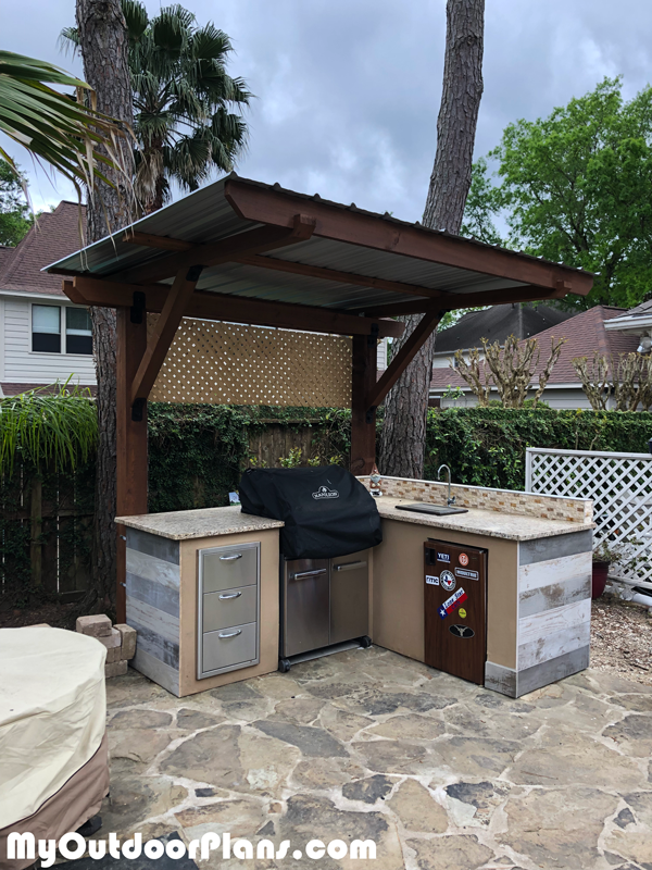 DIY-2-Post-Pergola-Outdoor-Kitchen