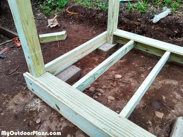 Fitting-the-posts-to-the-wood-shed