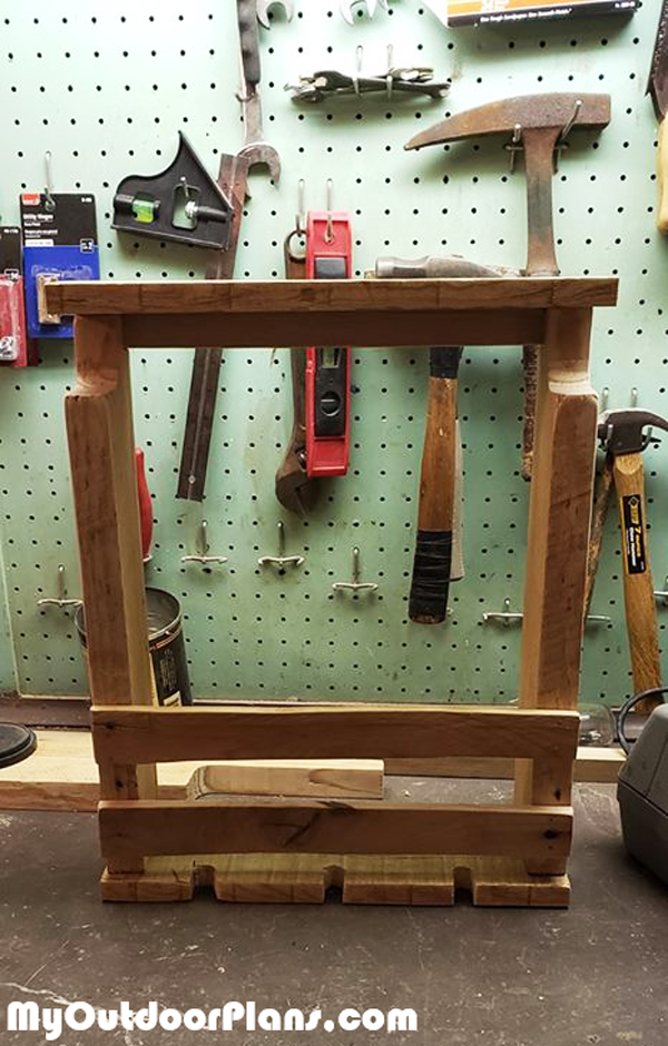 How-to-build-a-pallet-wood-wine-rack