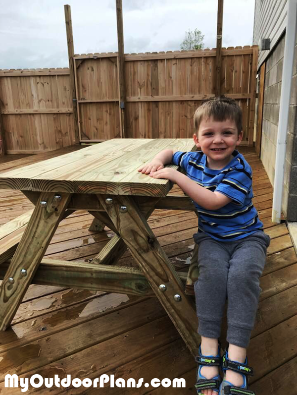DIY-Child-Picnic-Table