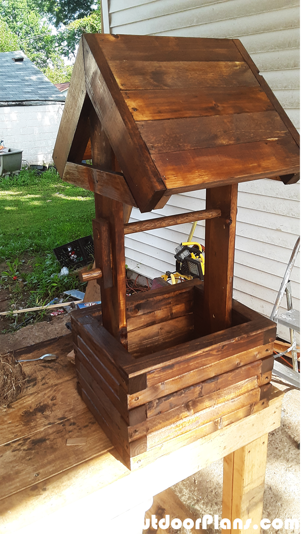 How-to-build-a-planter-wishing-well