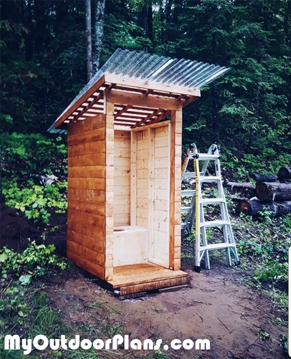 Fitting-the-roofing-to-the-wooden-outhouse