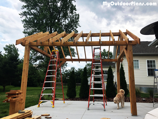 Installing-the-rafters-to-the-outdoor-pavilion