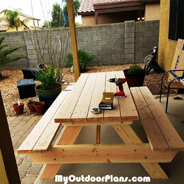 DIY-8-ft-Picnic-Table-from-Wood
