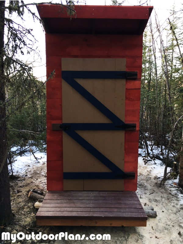 DIY-Outdoor-Outhouse