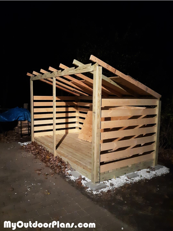 Fitting-the-rafters-to-the-top-of-the-firewood-shed