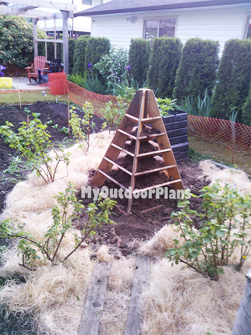 diy strawberry pyramid planter myoutdoorplans free