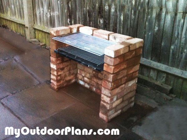 DIY Outdoor Brick Bbq