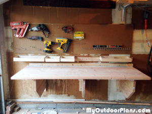 Fold-up-workbench