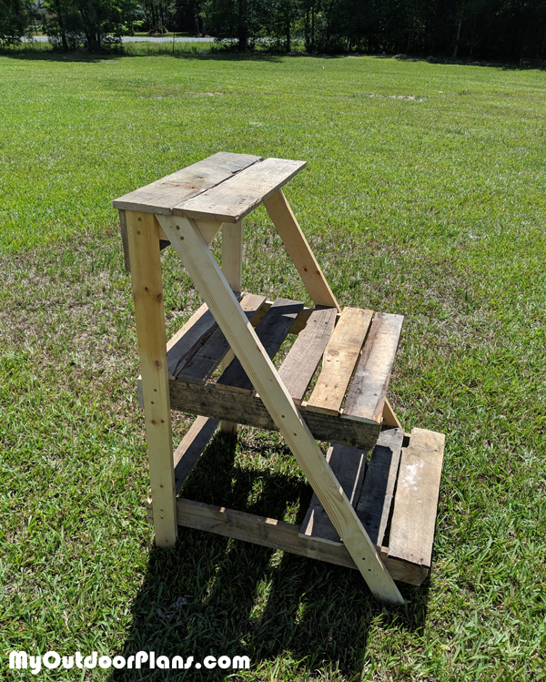 DIY 3 Tier Plant Stand | MyOutdoorPlans | Free Woodworking 