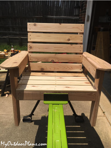 DIY Project - Large Garden Chair | MyOutdoorPlans | Free Woodworking