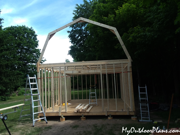 Fitting-the-truss-to-the-16x20-gambrel-shed