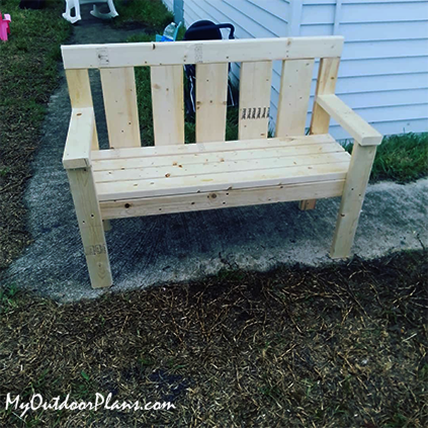 DIY 2×4 Simple Garden Bench