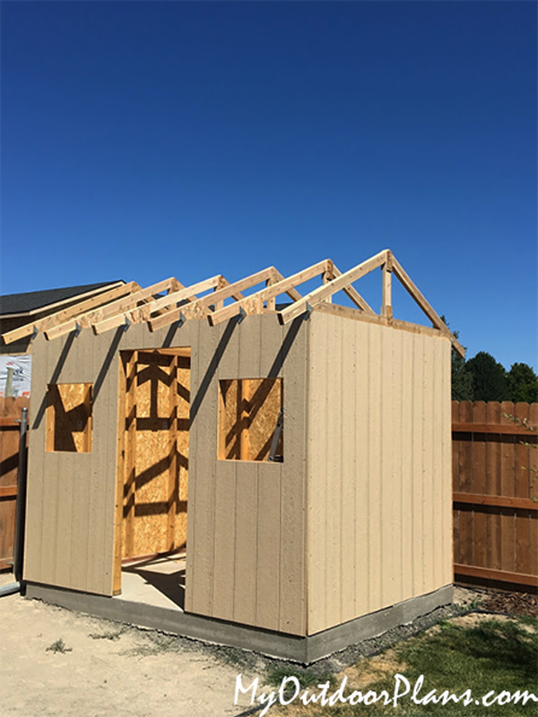 Fitting-the-gable-trusses