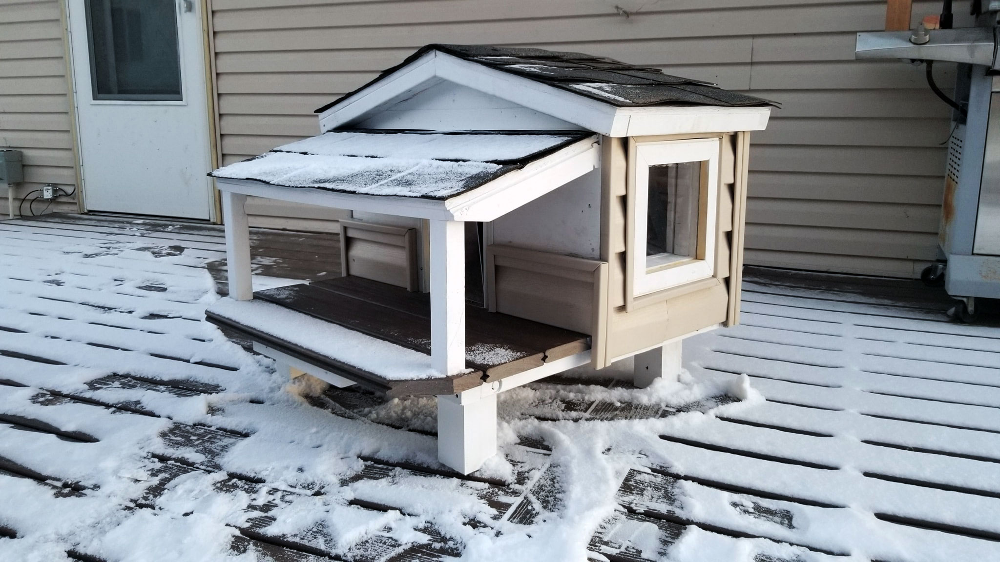 DIY Insulated Cat House with Porch