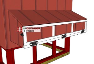 Fitting-the-nest-box-door